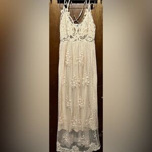 Chic Lace Maxi Skirt in Cream